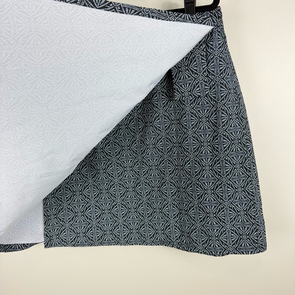 Ripskirt Hawaii Womens Medium Skirt Black White Tribal Aztec Geometric Beach - Picture 4 of 7